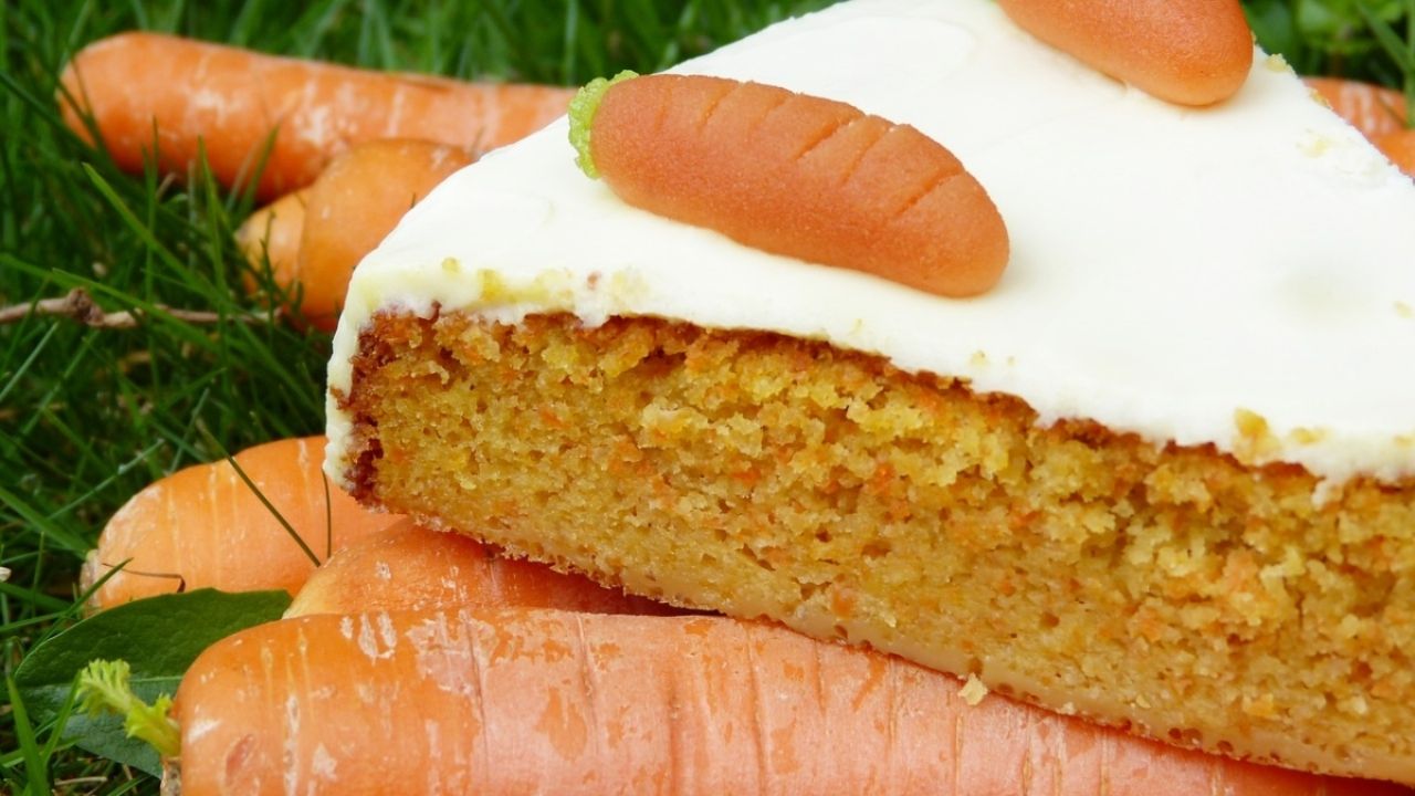 Receita de bolo de cenoura, uma sobremesa que você pode fazer SEM O FORNO 