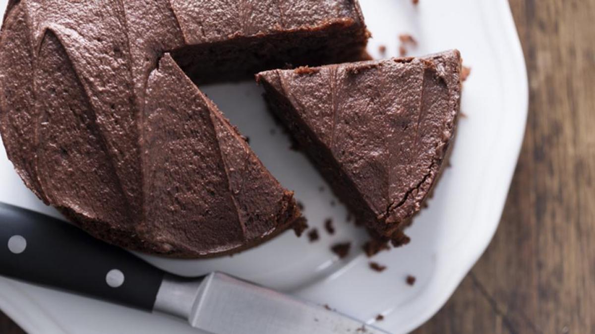 Como fazer um bolo de chocolate e biscoitos (espetacular) em apenas 35 minutos 