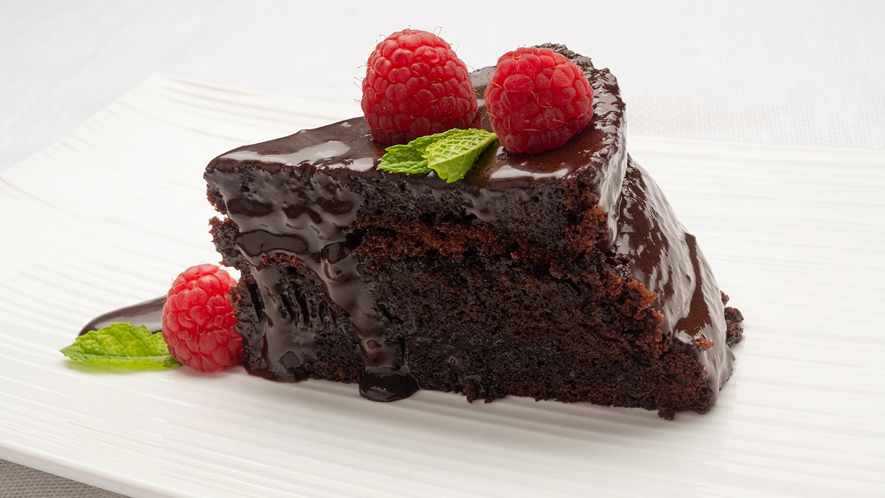 bolo de chocolate do diabo, suculento e maravilhoso 